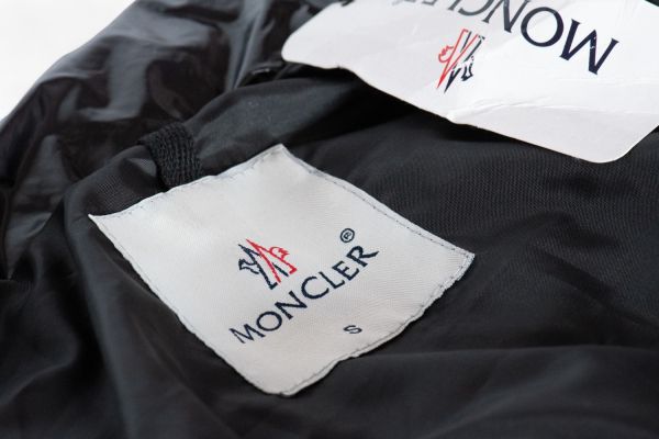 Vesta Moncler Barbati Negru